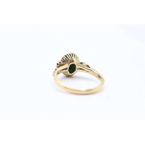 124 - 14ct gold jade dress ring (2.5g) Size N