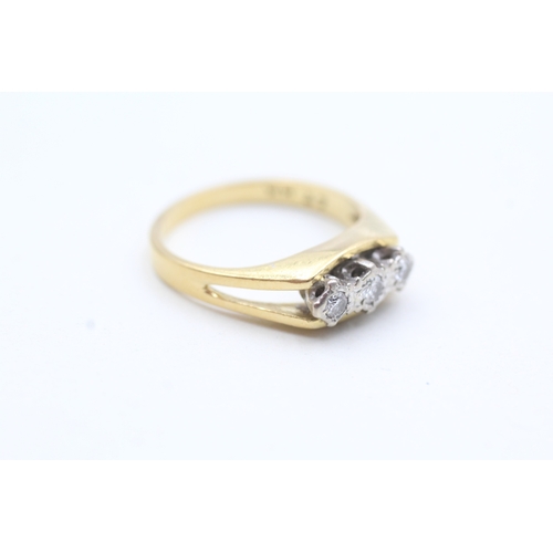 130 - 18ct gold diamond trilogy ring (4.4g) Size N