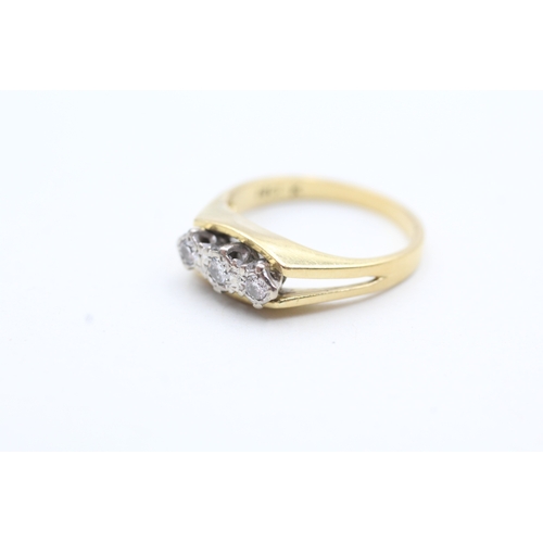 130 - 18ct gold diamond trilogy ring (4.4g) Size N