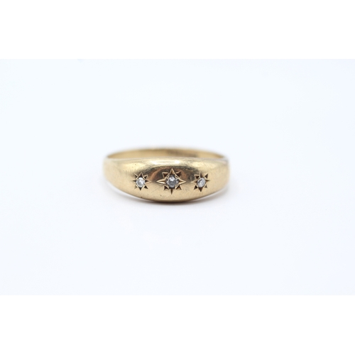 138 - 9ct gold flush star set diamond ring (2.3g) Size N 1/2