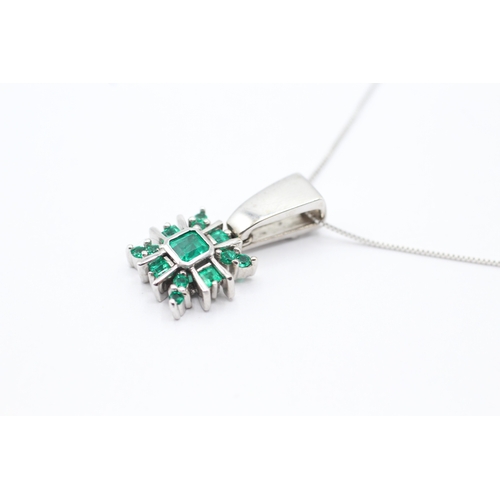 143 - 18ct white gold emerald pendant necklace (5.9g)