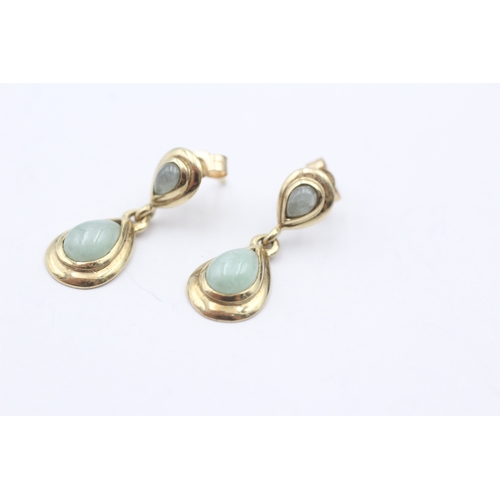 146 - 9ct gold green gemstone drop stud earrings (2.1g)