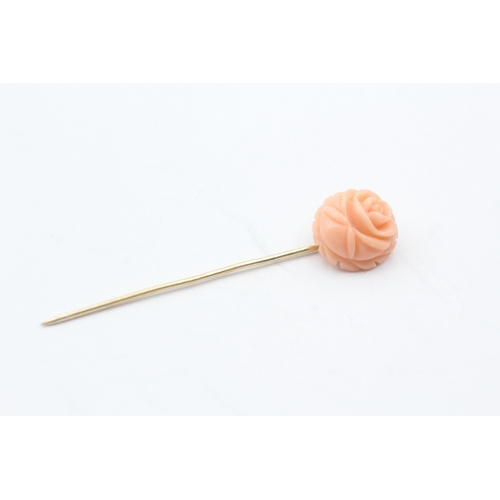 147 - 14ct gold carved coral pin (1.4g)