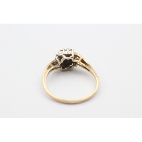 164 - 9ct gold diamond cluster set ring (2.3g) Size O 1/2