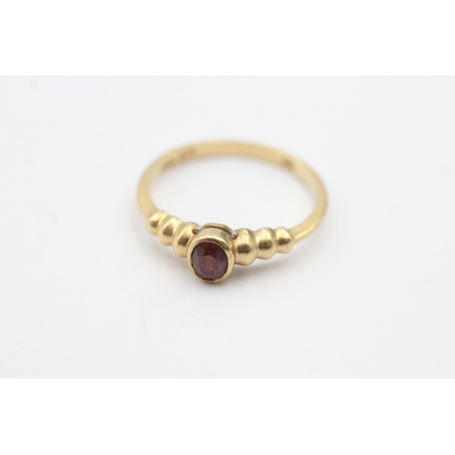 171 - 14ct gold ruby set ring (2.1g) Size O