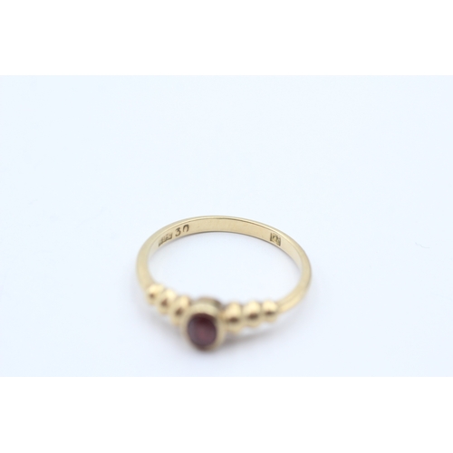 171 - 14ct gold ruby set ring (2.1g) Size O