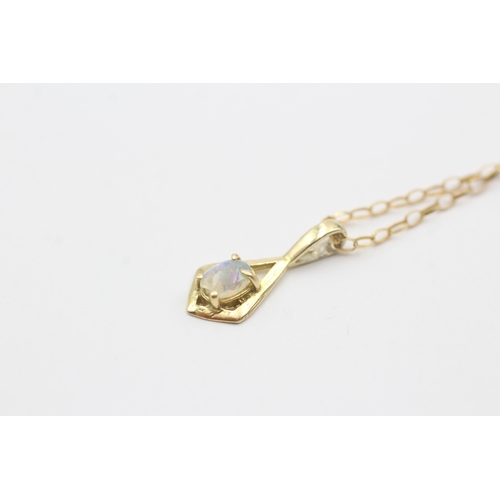 173 - 18ct gold opal pendant necklace with 9ct chain (1.7g)