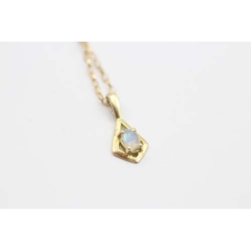 173 - 18ct gold opal pendant necklace with 9ct chain (1.7g)