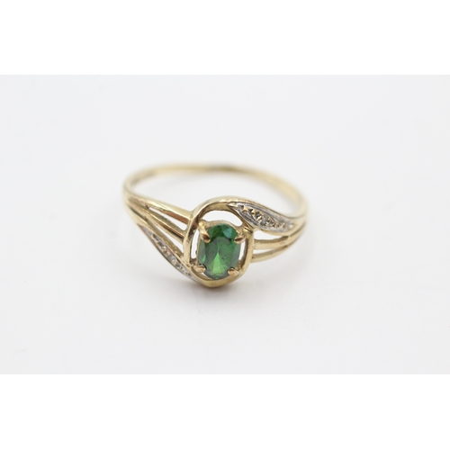 180 - 9ct gold green gemstone and diamond ring (1.6g) Size P