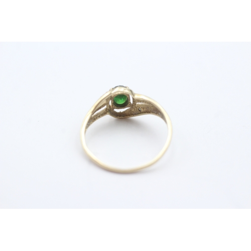 180 - 9ct gold green gemstone and diamond ring (1.6g) Size P