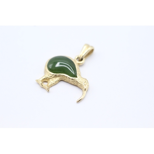 183 - 14ct gold bird pendant with nephrite belly (2.3g)