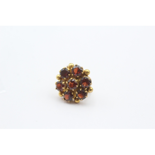 189 - 9ct gold and garnet screw back earrings (4.5g)