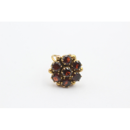 189 - 9ct gold and garnet screw back earrings (4.5g)