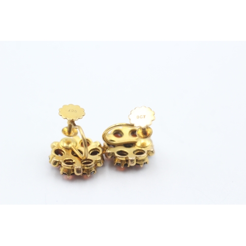 189 - 9ct gold and garnet screw back earrings (4.5g)