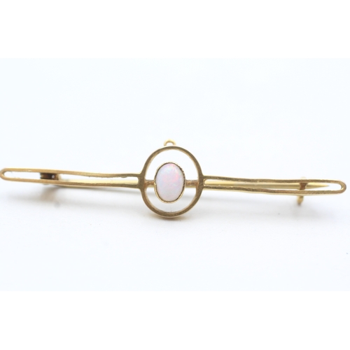 192 - 9ct gold and opal brooch (1.9g)