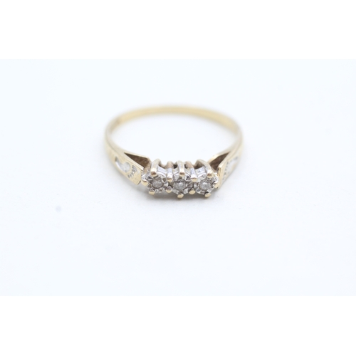 205 - 9ct gold three stone diamond ring (1.7g) Size O