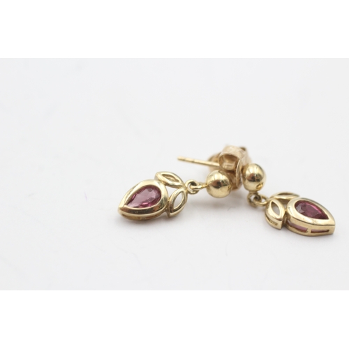 207 - 9ct gold pink gemstone drop stud earrings (1.3g)