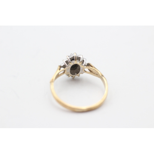 209 - 9ct gold sapphire and diamond ring (1.6g) Size L