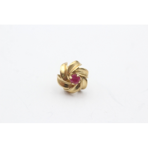 210 - 9ct gold and ruby stud earrings (1.5g)