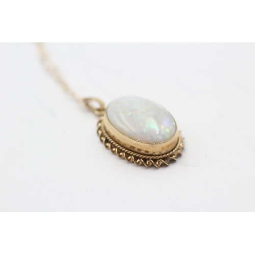 228 - 9ct gold opal cabochon pendant on chain (1.9g)