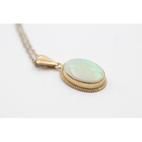 235 - 9ct gold opal cabochon pendant on chain (2.6g)