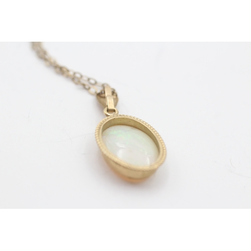 235 - 9ct gold opal cabochon pendant on chain (2.6g)