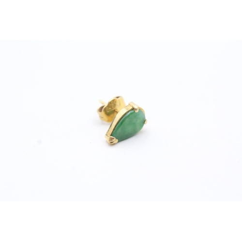 248 - 18ct gold and jade stud earrings (1.8g)