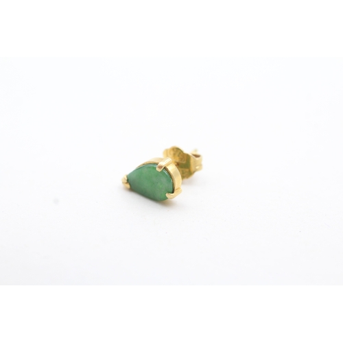 248 - 18ct gold and jade stud earrings (1.8g)