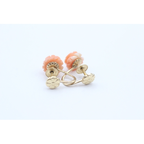 25 - 14ct gold carved coral screw back earrings (1.6g)