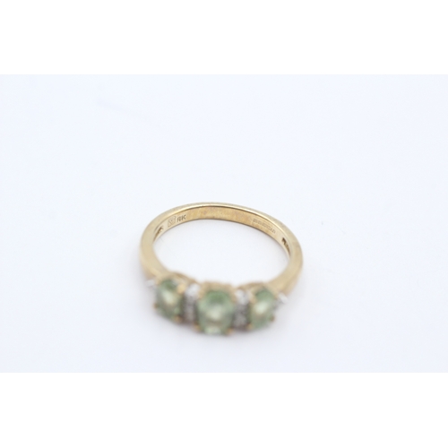 34 - 9ct gold green gemstone and diamond flat setting ring (2g) Size J 1/2