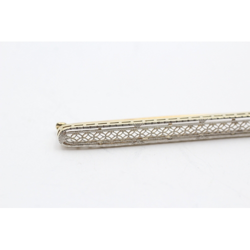 37 - 14ct white and yellow gold ornate bar brooch (3.8g)