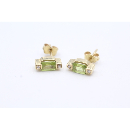 52 - 18ct gold peridot and diamond stud earrings (3g)