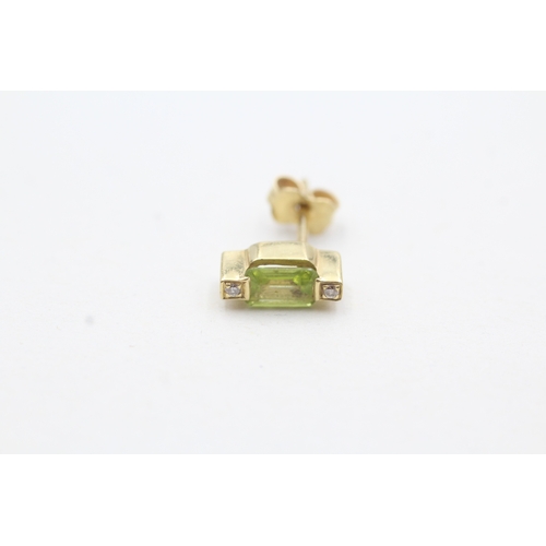 52 - 18ct gold peridot and diamond stud earrings (3g)