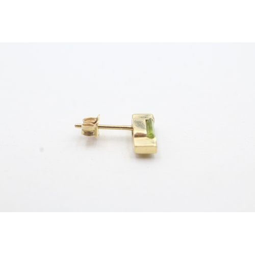 52 - 18ct gold peridot and diamond stud earrings (3g)