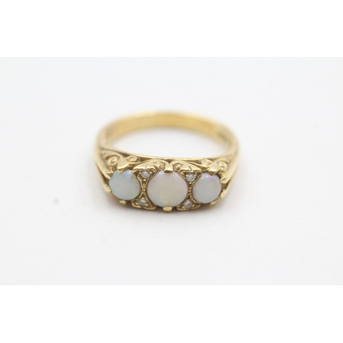 55 - 18ct gold diamond & opal seven stone ring (6g) Size O