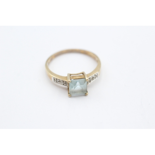 63 - 9ct gold blue gemstone and diamond shoulder setting ring (2g) Size O 1/2