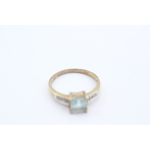 63 - 9ct gold blue gemstone and diamond shoulder setting ring (2g) Size O 1/2