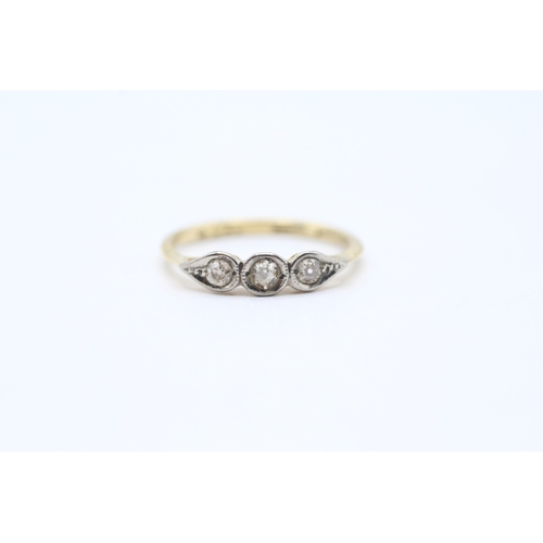 68 - 18ct gold diamond trilogy ring (1.8g) Size K