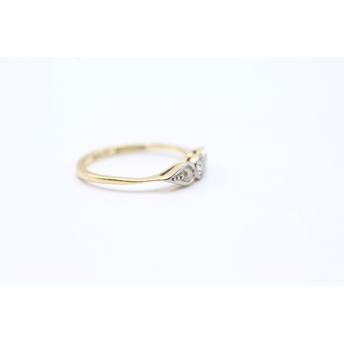 68 - 18ct gold diamond trilogy ring (1.8g) Size K