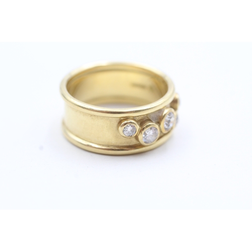 7 - 18ct gold bezel set diamond ring (11.1g) Size U