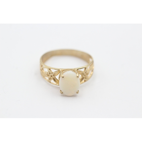 80 - 9ct gold opal single stone ring (1.3g) Size O