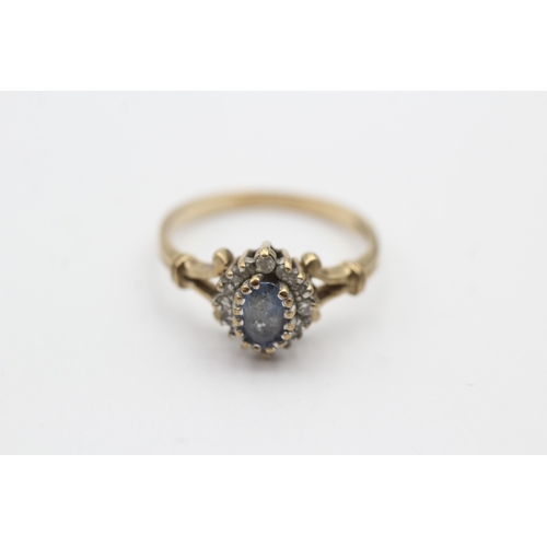 90 - 9ct gold ring with light blue gemstone surrounded by diamonds (2.5g) Size P