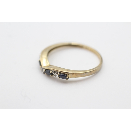 99 - 9ct gold sapphire and diamond row ring (1.6g) Size R