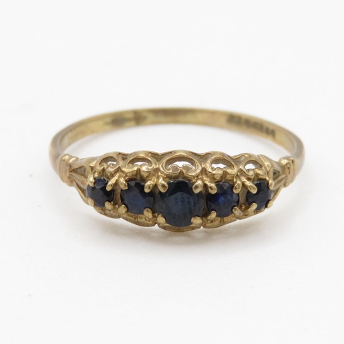 9ct gold sapphire row set ring (1.3g) Size N