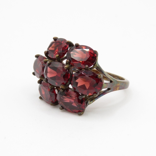 68 - 9ct gold garnet cluster cocktail ring (5.5g) Size N