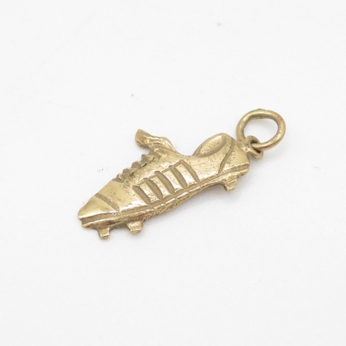 539 - 9ct gold football boot charm (0.7g) Size