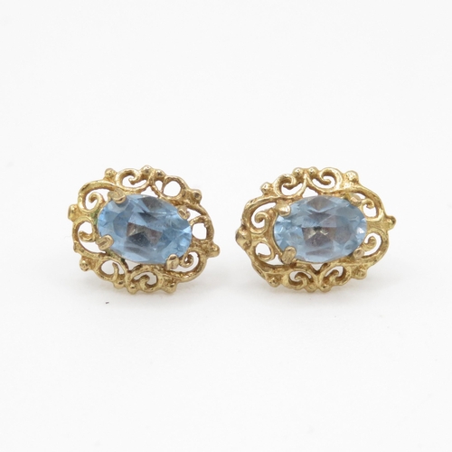 545 - 9ct gold blue gemstone stud earrings (1.7g) Size