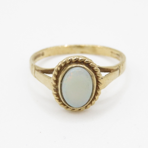 546 - 9ct gold opal cabochon ring (1.6g) Size I 1/2