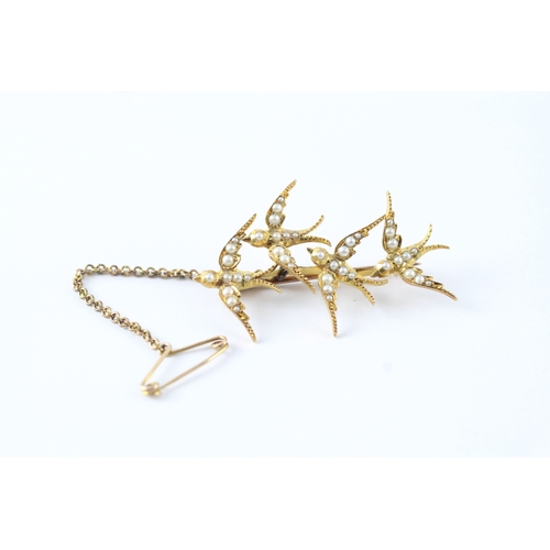 1 - 18ct gold Victorian seed pearl flying swallows brooch (7.4g) Size