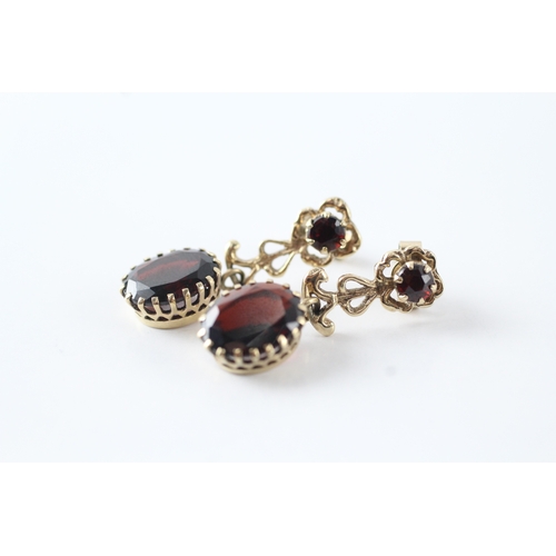 14 - 9ct gold vintage patterned garnet drop earrings (3.8g) Size